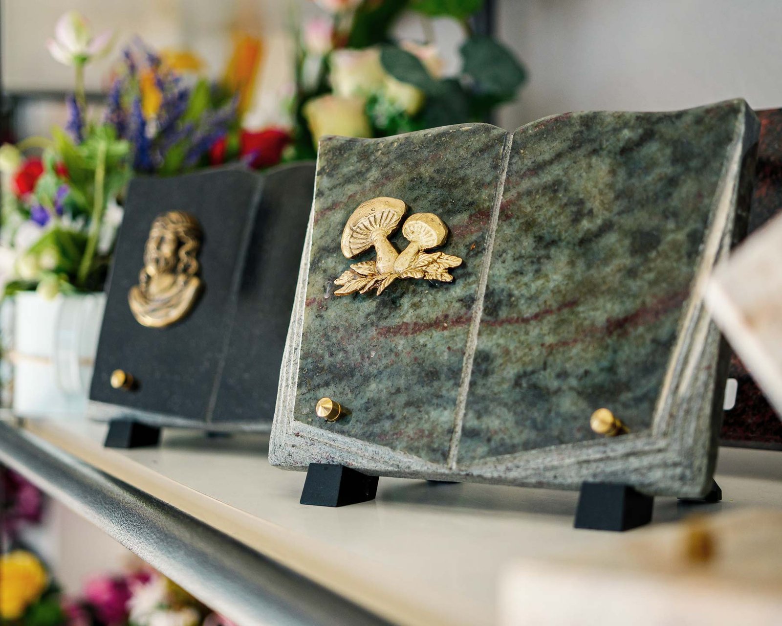 Plaque funéraire en marbre personnalisée – Rosa Funéraire Saint-Germain